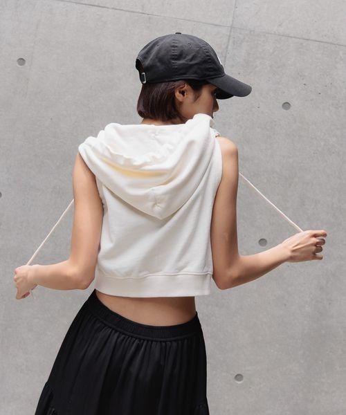 PAGEBOY（ページボーイ）の「ノースリーブショートZIPパーカー（パーカー・レディース・オフホワイト/グレー/チャコールグレー・FREE）」の10枚目の写真