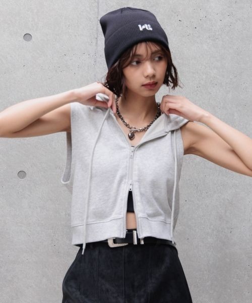 PAGEBOY（ページボーイ）の「ノースリーブショートZIPパーカー（パーカー・レディース・オフホワイト/グレー/チャコールグレー・FREE）」の15枚目の写真