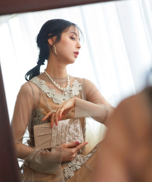RUIRUE BOUTIQUE(ルイルエブティック)の「2way ラインストーン ベロア パーティーバッグ | レディース 結婚式 パーティー オケージョン 冠婚葬祭 セレモニー フォーマル お呼ばれ クラッチバッグ ショルダーバッグ(クラッチバッグ・レディース・ブラック/ベージュ・FREE)」の7枚目の写真