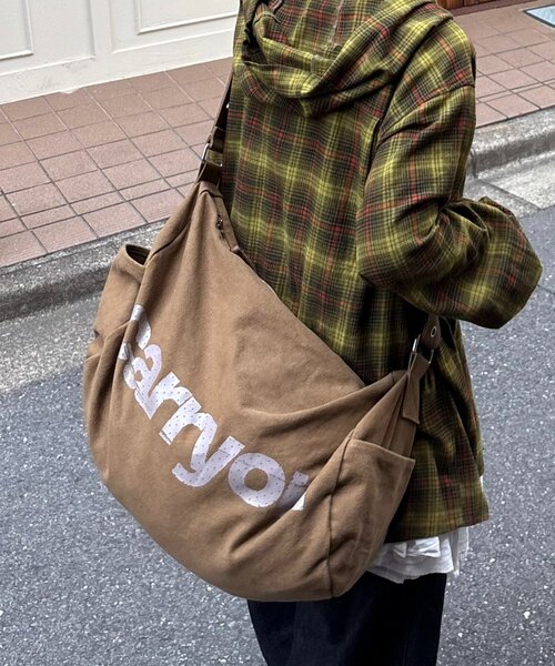 CIAOPANIC TYPY（チャオパニックティピー）の「【UNISEX】キャンバスボストンドラムバッグ（トートバッグ・レディース・ブラック/ネイビー/ブラウン/レッド・ONE SIZE）」の6枚目の写真
