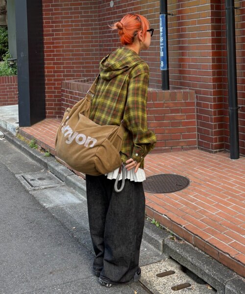 CIAOPANIC TYPY（チャオパニックティピー）の「【UNISEX】キャンバスボストンドラムバッグ（トートバッグ・レディース・ブラック/ネイビー/ブラウン/レッド・ONE SIZE）」の9枚目の写真
