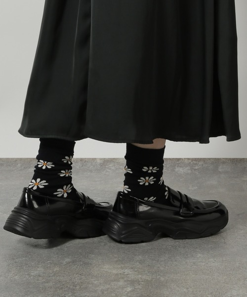 LAKOLE（ラコレ）の「フラワーロングソックス / 579861（ソックス/靴下・レディース・ネイビー/アイボリー/グレー/ライトグレー/ライトブルー・FREE）」の5枚目の写真