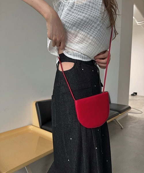 WILLFULLY（ウィルフリー）の「hollow out bijou tuck denim tight SK（デニムスカート・レディース・ブラック/ライトブルー・S/M）」の6枚目の写真