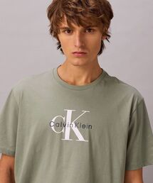 【ユニセックス】ショートスリーブ モノグラムプリントTシャツ