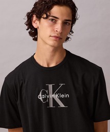 【ユニセックス】ショートスリーブ モノグラムプリントTシャツ