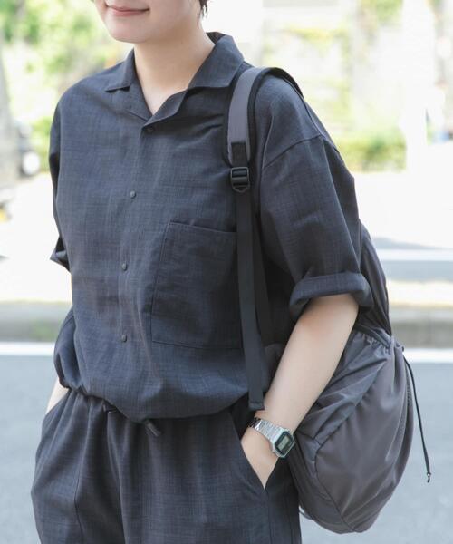 EKAL(エカル)の「『UR TECH』ハイツイストオープンカラーシャツ(シャツ/ブラウス・レディース・モカ/チャコールグレー・ONE)」の2枚目の写真