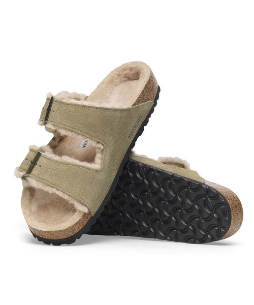 BIRKENSTOCK(ビルケンシュトック)の「【公式】ビルケンシュトック Arizona Shearling/アリゾナ シアリング スエードレザー(サンダル・メンズ・ベージュ・23cm【ナロー幅】/24.5cm【ナロー幅】/24cm【ナロー幅】/25cm【ナロー幅】/22.5cm【ナロー幅】)」の6枚目の写真