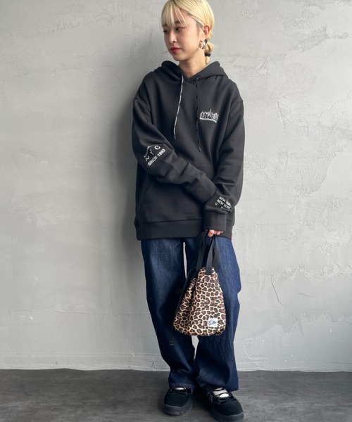 Manhattan Portage（マンハッタンポーテージ）の「[MANHATTAN PORTAGE/マンハッタンポーテージ] ワンポイント刺繍ロゴ スウェットパーカー（パーカー・レディース・ブラック/グレー・S/M/L）」の3枚目の写真