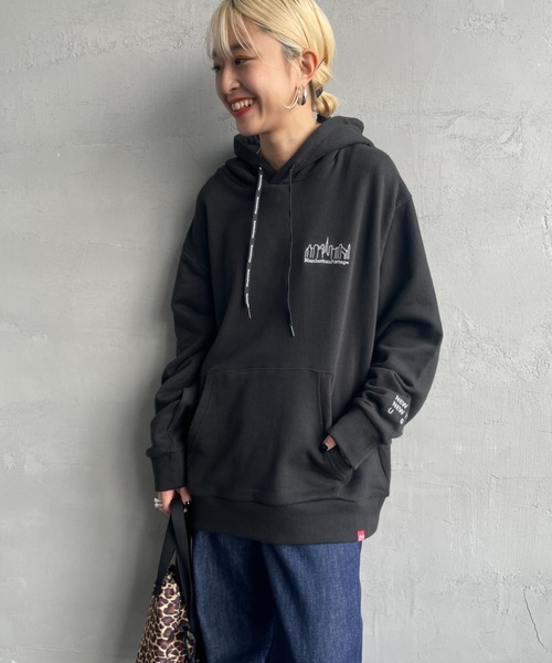 Manhattan Portage（マンハッタンポーテージ）の「[MANHATTAN PORTAGE/マンハッタンポーテージ] ワンポイント刺繍ロゴ スウェットパーカー（パーカー・レディース・ブラック/グレー・S/M/L）」の9枚目の写真