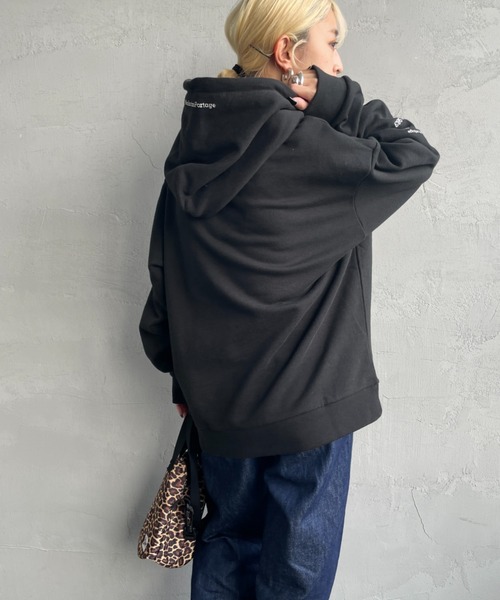 Manhattan Portage（マンハッタンポーテージ）の「[MANHATTAN PORTAGE/マンハッタンポーテージ] ワンポイント刺繍ロゴ スウェットパーカー（パーカー・レディース・ブラック/グレー・S/M/L）」の12枚目の写真