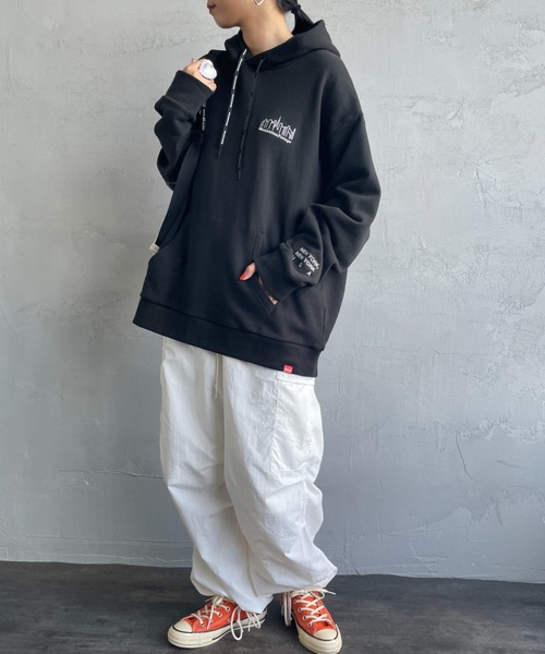 Manhattan Portage（マンハッタンポーテージ）の「[MANHATTAN PORTAGE/マンハッタンポーテージ] ワンポイント刺繍ロゴ スウェットパーカー（パーカー・レディース・ブラック/グレー・S/M/L）」の4枚目の写真