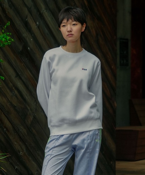 FILA（フィラ）の「【FILA/フィラ】ワンポイント刺繍 スウェットトレーナー ブランドロゴ（スウェット・レディース・ブラック/ホワイト/ネイビー・MEDIUM/LARGE）」の2枚目の写真
