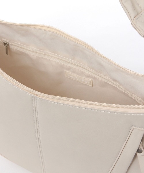 studio CLIP（スタディオクリップ）の「【人間工学に基づいて考えた！】からだよろこぶ合皮ショルダーバッグ（ショルダーバッグ・レディース・アイボリー/その他1/チャコール/ブラック・FREE）」の5枚目の写真