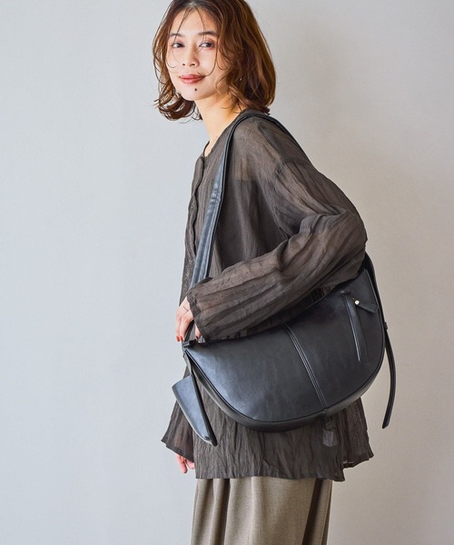 studio CLIP（スタディオクリップ）の「【人間工学に基づいて考えた！】からだよろこぶ合皮ショルダーバッグ（ショルダーバッグ・レディース・アイボリー/その他1/チャコール/ブラック・FREE）」の8枚目の写真