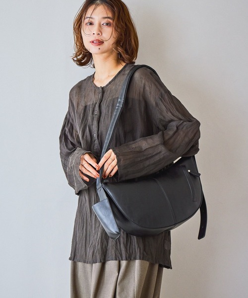 studio CLIP（スタディオクリップ）の「【人間工学に基づいて考えた！】からだよろこぶ合皮ショルダーバッグ（ショルダーバッグ・レディース・アイボリー/その他1/チャコール/ブラック・FREE）」の9枚目の写真