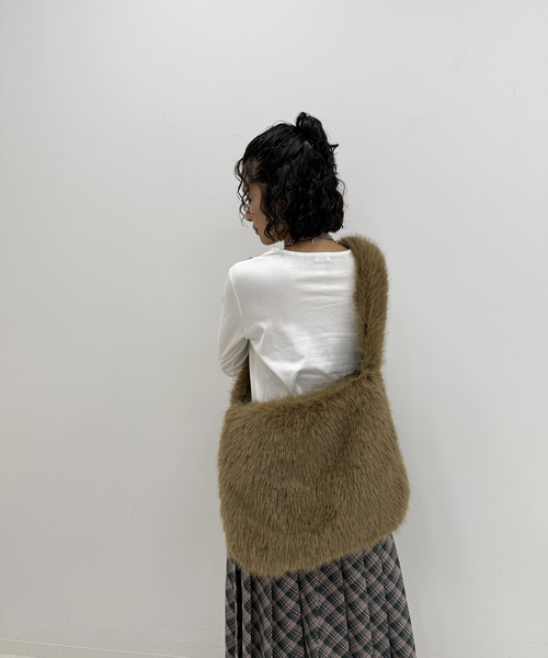 Oriens JOURNAL STANDARD(オリエンス ジャーナルスタンダード)の「ファーショルダーバッグ(ショルダーバッグ・レディース・ブラウン・FREE)」の16枚目の写真