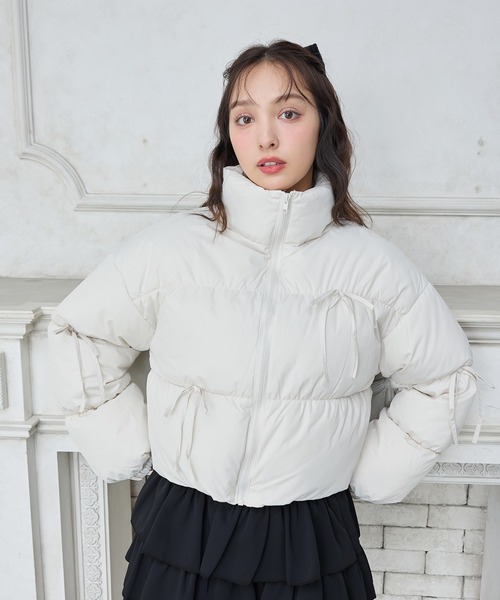 INGNI（イング）の「リボン付エコダウン（その他アウター・レディース・オフホワイト/ブラック/ピンク・M）」の2枚目の写真