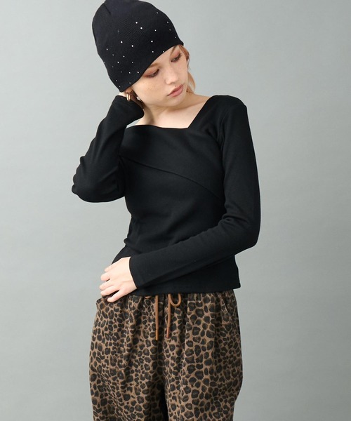 ANAP（アナップ）の「変形デザイン リブ ロングスリーブ トップス（Tシャツ/カットソー・レディース・ホワイト/ブラック/ブラウン/レッド・F）」の3枚目の写真
