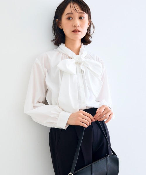 CROSS FUNCTION（クロスファンクション）の「《シワになりにくい》リボンボウタイボリュームシャツ【CROSS FUNCTION/クロスファンクション】（シャツ/ブラウス・レディース・オフホワイト/サックスブルー・LL/M/L）」の4枚目の写真