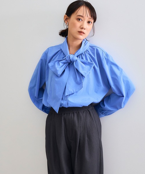 CROSS FUNCTION（クロスファンクション）の「《シワになりにくい》リボンボウタイボリュームシャツ【CROSS FUNCTION/クロスファンクション】（シャツ/ブラウス・レディース・オフホワイト/サックスブルー・LL/M/L）」の20枚目の写真