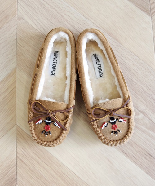 [ミネトンカ] モカシン Women's Thunderbird Animikii レディース Minnetonka（ミネトンカ）の「MINNETONKA ミネトンカ / キャリー サンダーバード ファーモカシン CALLY THUNDERBIRD  ANIMIKII（モカシン/デッキシューズ）」 - WEAR