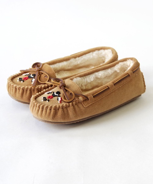 Minnetonka（ミネトンカ）の「MINNETONKA ミネトンカ / キャリー サンダーバード ファーモカシン CALLY THUNDERBIRD ANIMIKII（モカシン/デッキシューズ・レディース・チャコールグレー/ベージュ・6/8/7）」の6枚目の写真