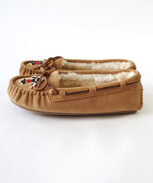 Minnetonka（ミネトンカ）の「MINNETONKA ミネトンカ / キャリー サンダーバード ファーモカシン CALLY THUNDERBIRD ANIMIKII（モカシン/デッキシューズ・レディース・チャコールグレー/ベージュ・6/8/7）」の7枚目の写真