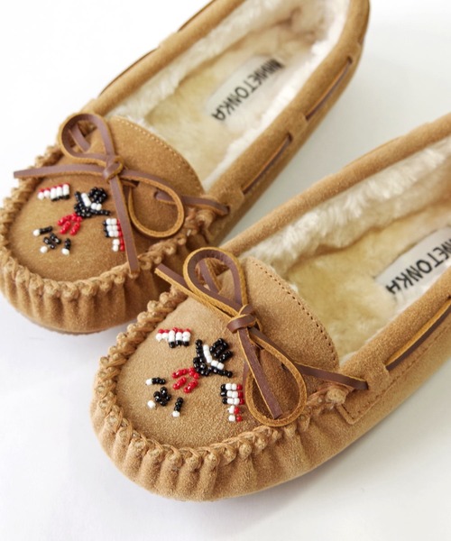 Minnetonka（ミネトンカ）の「MINNETONKA ミネトンカ / キャリー サンダーバード ファーモカシン CALLY THUNDERBIRD ANIMIKII（モカシン/デッキシューズ・レディース・チャコールグレー/ベージュ・6/8/7）」の11枚目の写真