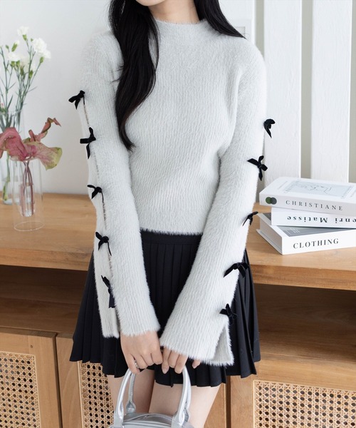 clear（クリア）の「袖リボン付きラメフェザーニットトップス[着回し力抜群 ガーリー]（ニット/セーター・レディース・グレー/パープル/ブラック/アイボリー・F）」の4枚目の写真