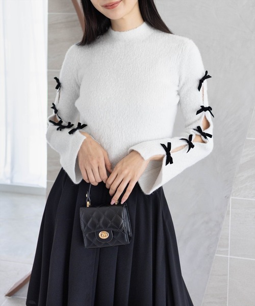 clear（クリア）の「袖リボン付きラメフェザーニットトップス[着回し力抜群 ガーリー]（ニット/セーター・レディース・グレー/パープル/ブラック/アイボリー・F）」の2枚目の写真