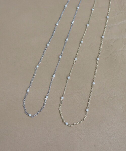 fredy emue（フレディエミュ）の「プチパール×チェーンロングネックレス（ネックレス・レディース・ゴールド/シルバー・FREE）」の2枚目の写真