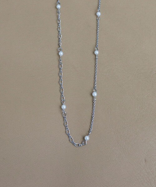 fredy emue（フレディエミュ）の「プチパール×チェーンロングネックレス（ネックレス・レディース・ゴールド/シルバー・FREE）」の3枚目の写真