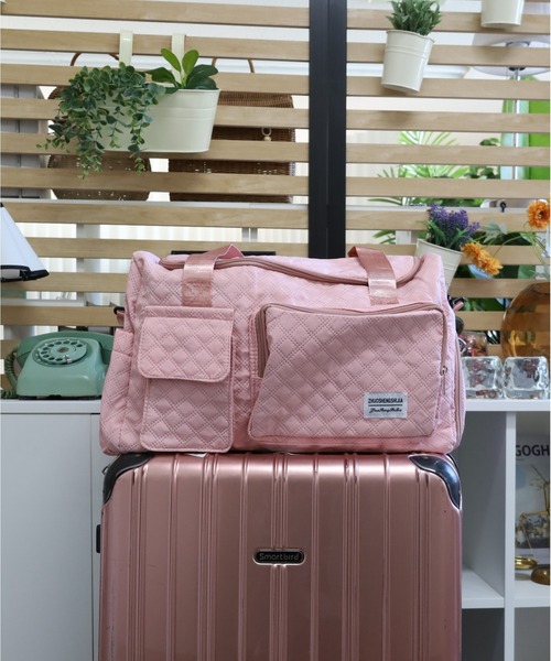 Vini(ヴィニ)の「【大容量 キャリーオン対応】キルティング 旅行バッグ ボストンバッグ(ボストンバッグ・レディース・ホワイト/ピンク/ブラック・FREE)」の3枚目の写真