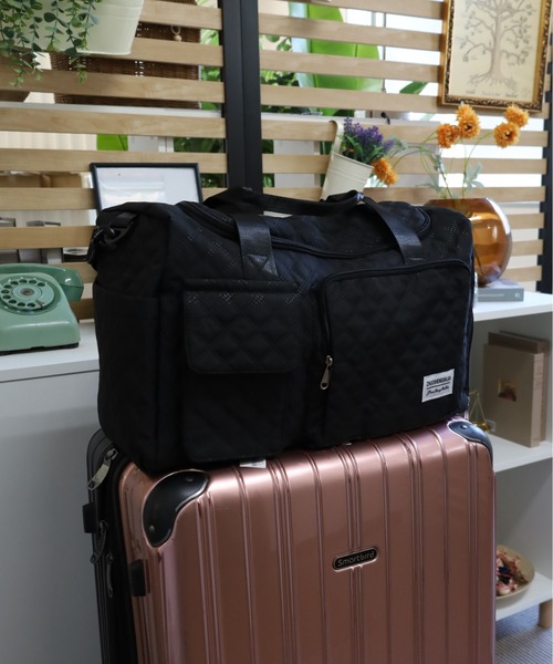 Vini(ヴィニ)の「【大容量 キャリーオン対応】キルティング 旅行バッグ ボストンバッグ(ボストンバッグ・レディース・ホワイト/ピンク/ブラック・FREE)」の2枚目の写真
