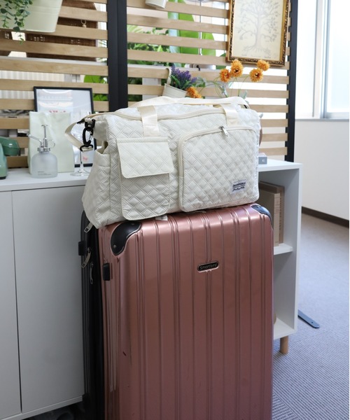 Vini(ヴィニ)の「【大容量 キャリーオン対応】キルティング 旅行バッグ ボストンバッグ(ボストンバッグ・レディース・ホワイト/ピンク/ブラック・FREE)」の10枚目の写真