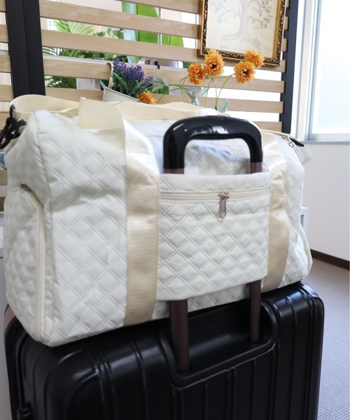 Vini(ヴィニ)の「【大容量 キャリーオン対応】キルティング 旅行バッグ ボストンバッグ(ボストンバッグ・レディース・ホワイト/ピンク/ブラック・FREE)」の13枚目の写真