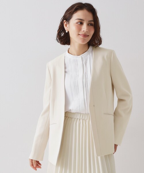 OPAQUE.CLIP（オペークドットクリップ）の「≪通勤・セレモニー/セットアップ対応≫ Vネックジャケット/ダブルクロス【洗濯機OK】（ノーカラージャケット・レディース・ライトベージュ/ブラック/ネイビー・36/34/42/40/38）」の2枚目の写真