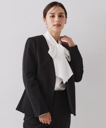 Vネック」に該当するレディースのノーカラージャケットファッション