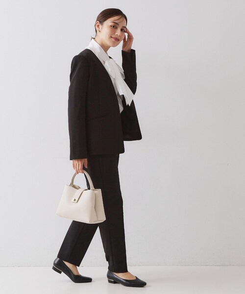 OPAQUE.CLIP（オペークドットクリップ）の「≪通勤・セレモニー/セットアップ対応≫ Vネックジャケット/ダブルクロス【洗濯機OK】（ノーカラージャケット・レディース・ライトベージュ/ブラック/ネイビー・36/34/42/40/38）」の5枚目の写真