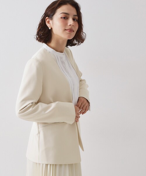 OPAQUE.CLIP（オペークドットクリップ）の「≪通勤・セレモニー/セットアップ対応≫ Vネックジャケット/ダブルクロス【洗濯機OK】（ノーカラージャケット・レディース・ライトベージュ/ブラック/ネイビー・36/34/42/40/38）」の8枚目の写真