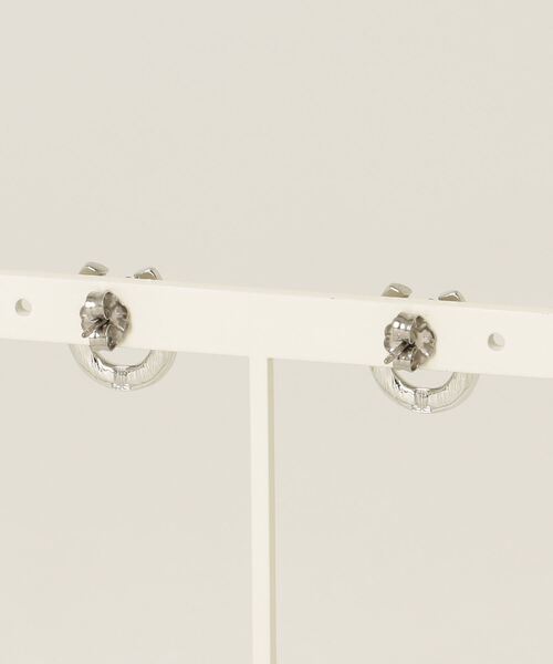 LANVIN en Bleu(ランバンオンブルー)の「ホースシューモチーフ ピアス(ピアス(両耳用)・レディース・シルバー/ゴールド・ONE SIZE)」の7枚目の写真