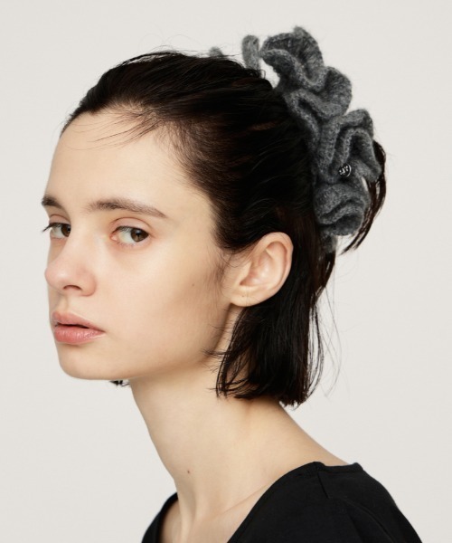 SLY（スライ）の「FRILL CHOUCHOU フリル シュシュ（シュシュ・レディース・ライム/グレー・FREE）」の2枚目の写真