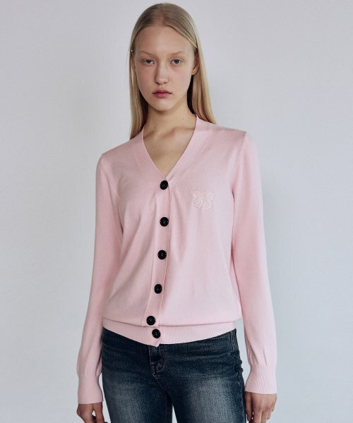 NICK&NICOLE(ニックアンドニコール)の「MINIMAL V NECK BUTTERFLY CARDIGAN_PINK(カーディガン/ボレロ・レディース・その他・FREE)」の3枚目の写真