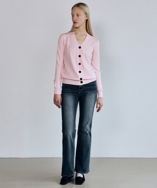NICK&NICOLE(ニックアンドニコール)の「MINIMAL V NECK BUTTERFLY CARDIGAN_PINK(カーディガン/ボレロ・レディース・その他・FREE)」の4枚目の写真