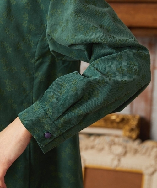 Jocomomola(ホコモモラ)の「コーデュロイオパールプリントシャツワンピース(ワンピース・レディース・モカ/グリーン・40)」の7枚目の写真