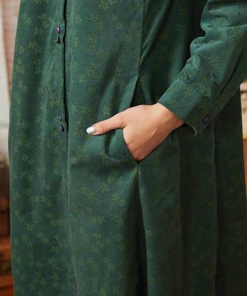 Jocomomola(ホコモモラ)の「コーデュロイオパールプリントシャツワンピース(ワンピース・レディース・モカ/グリーン・40)」の8枚目の写真