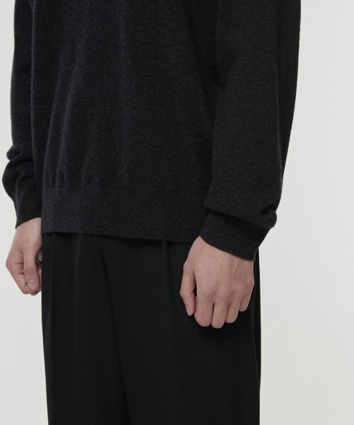 MUSINSA STANDARD（ムシンサスタンダード）の「[プレミアム] カシミヤ100 タートルネックニット [ダークグレー]（ニット/セーター・メンズ・その他・SMALL/MEDIUM/LARGE/X-LARGE/XX-LARGE）」の6枚目の写真