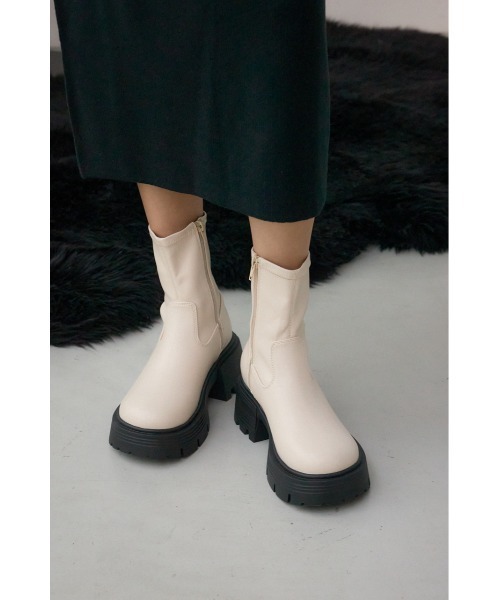 AZUL by moussy(アズールバイマウジー)の「VENUSストレッチトラックソールブーツ(ブーツ・レディース・アイボリー/ブラック・SMALL/MEDIUM/LARGE)」の10枚目の写真