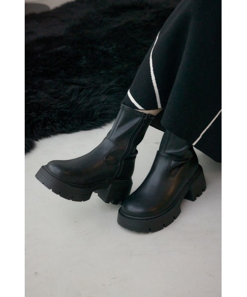 AZUL by moussy(アズールバイマウジー)の「VENUSストレッチトラックソールブーツ(ブーツ・レディース・アイボリー/ブラック・SMALL/MEDIUM/LARGE)」の21枚目の写真