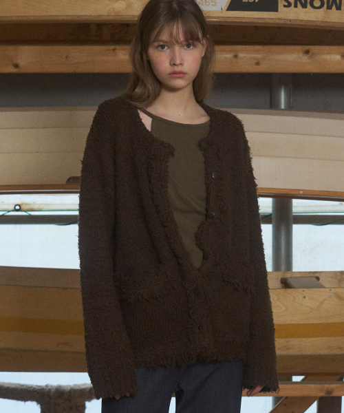 ANDNEEDS(アンドニーズ)の「Klein oblique cardigan (khaki)(カーディガン/ボレロ・レディース・その他・FREE)」の4枚目の写真